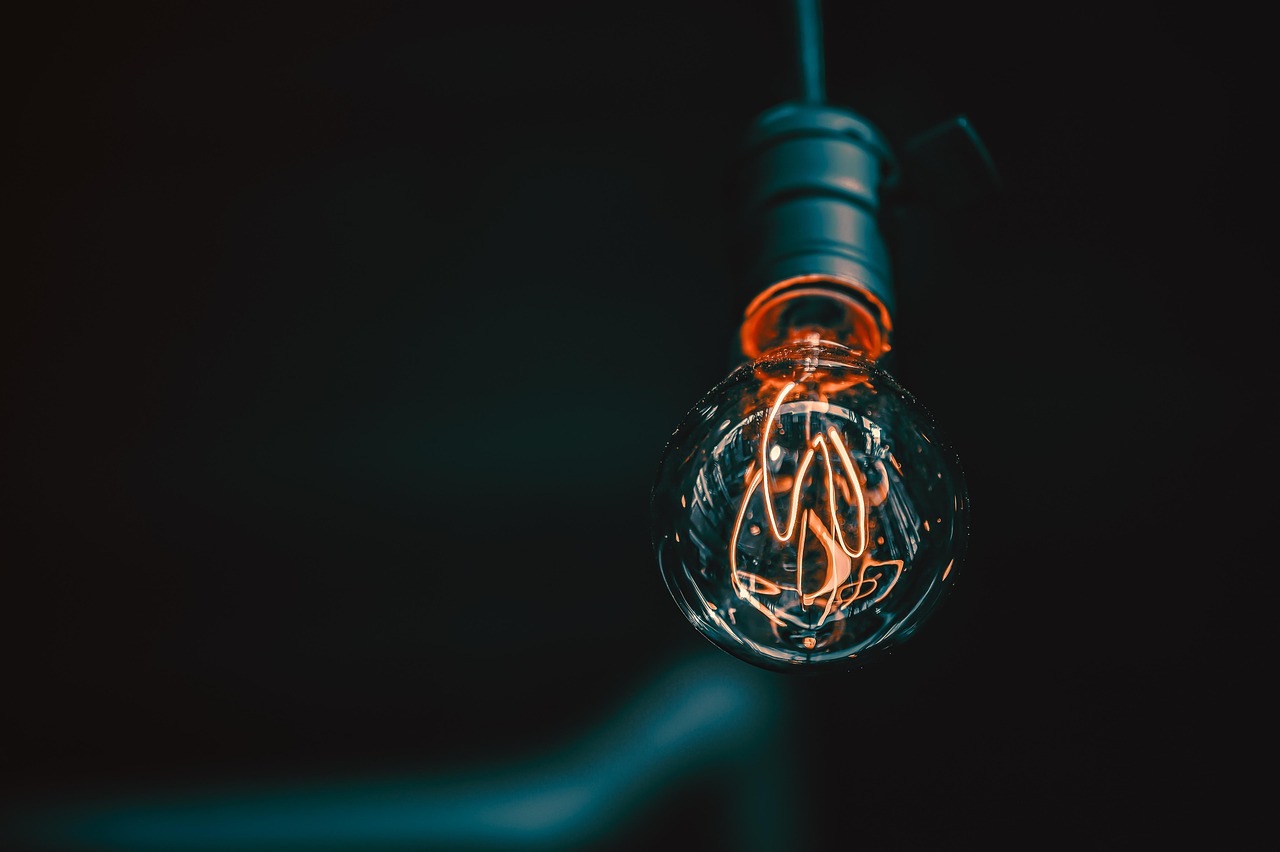 Lichtdoorlatende jaloezieën maximaliseren binnenkomend daglicht. Lichtdoorlatende jaloezieën maximaliseren binnenkomend daglicht.