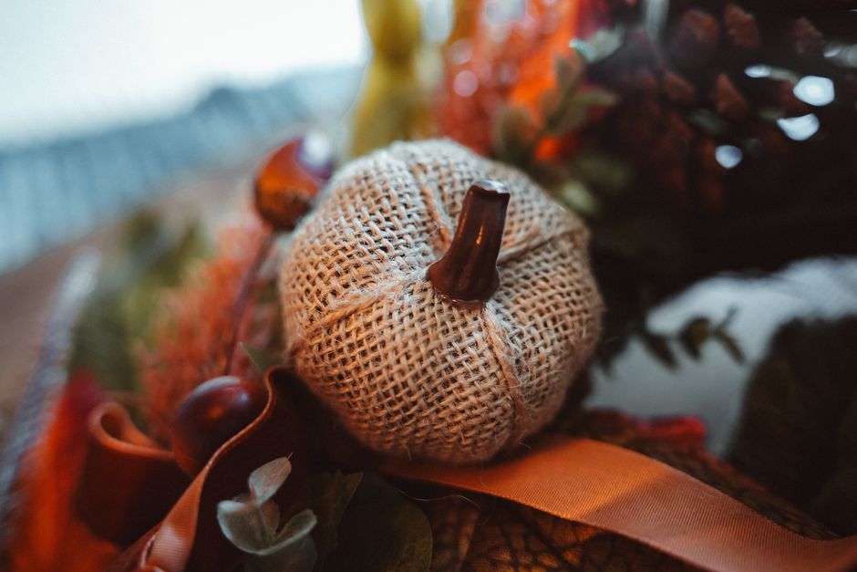Natuurlijke wanddecoratie gemaakt van herfsttakken. Natuurlijke wanddecoratie gemaakt van herfsttakken.