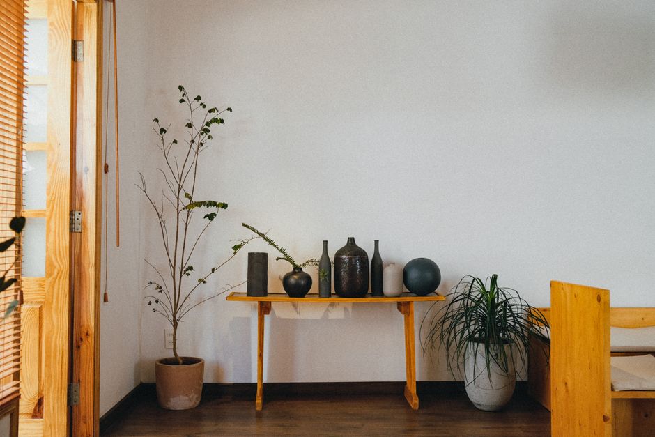 Minimalistische Japanse tuin in warme herfstkleuren. Minimalistische Japanse tuin in warme herfstkleuren.